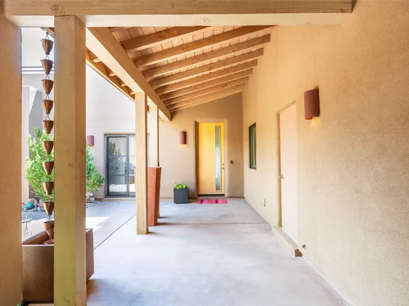 1667 Sentiero Della Villa, Santa Fe, NM 87506