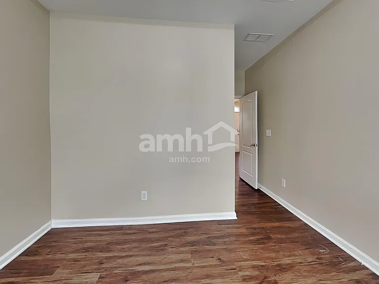 165 Revolutionary Dr — Photo 16