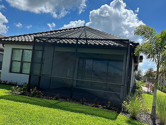 16x16 screened in lanaii
