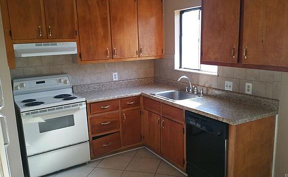 4th image of 407 Lakeside Blvd