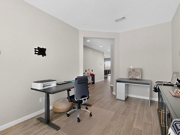 5th image of 3058 Shannon Ln NE