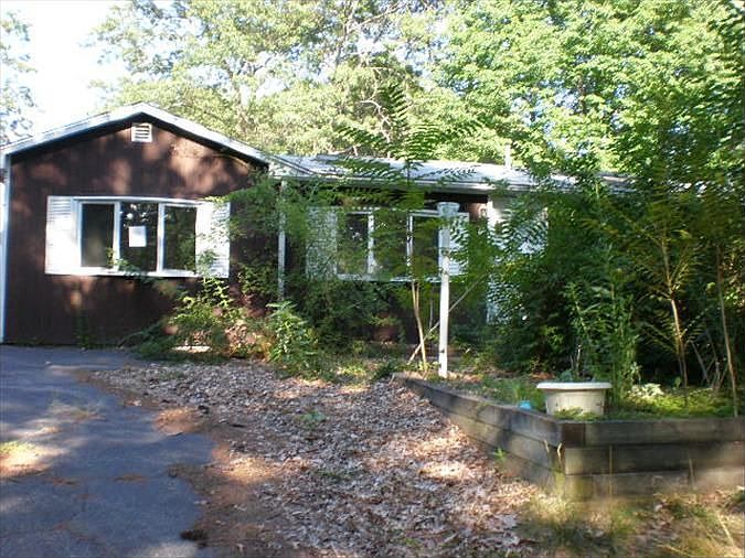 2nd image of 65 Brandon St