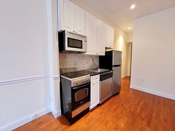 4th image of 49 8th Ave #1X