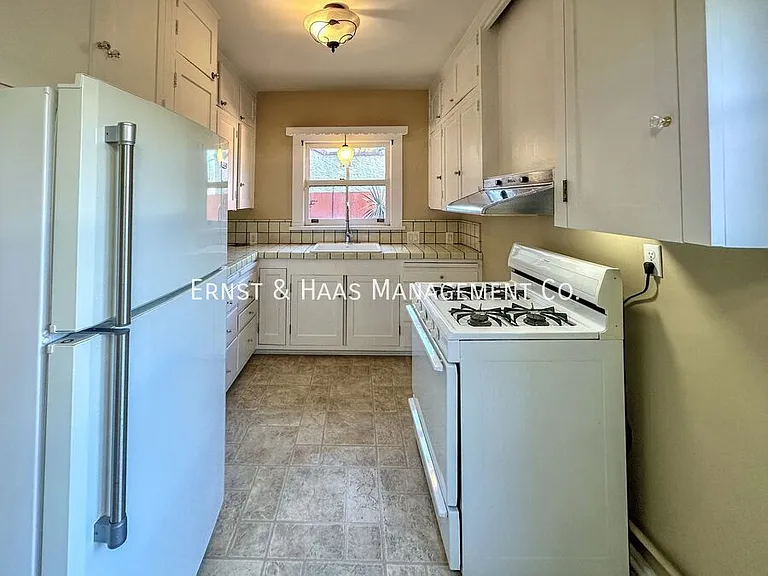 601 Termino Ave — Photo 6