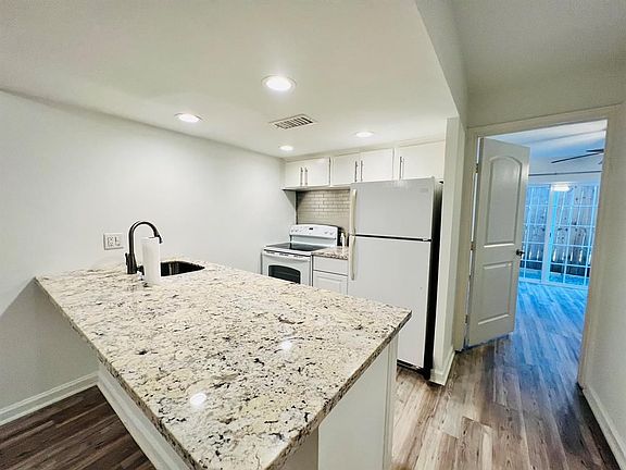 3rd image of 5343 Richmond Ave #9