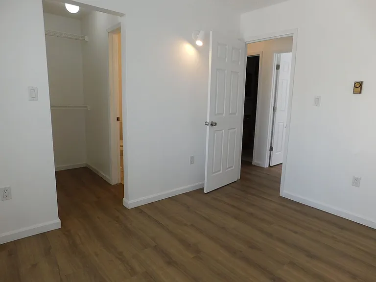 869 Iowa Ave — Photo 12