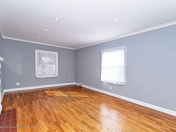 5th image of 820 N Foster Ave