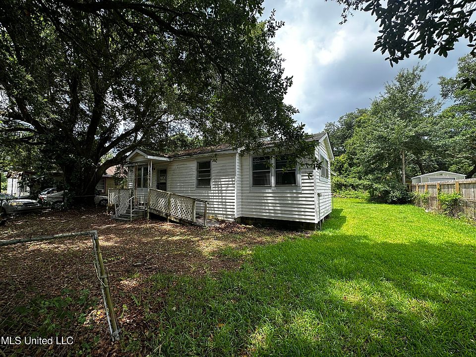 1st image of 435 Oak Grove Ave