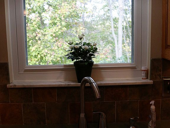 5th image of 62 Teri Ln
