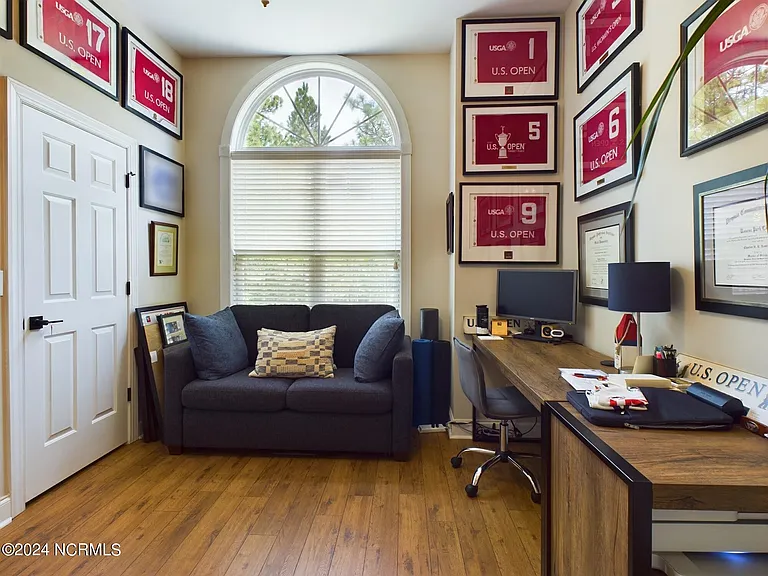 4 McQueen Pl — Photo 22
