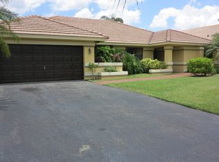 2921 Hidden Hollow Ln, Davie, FL 33328