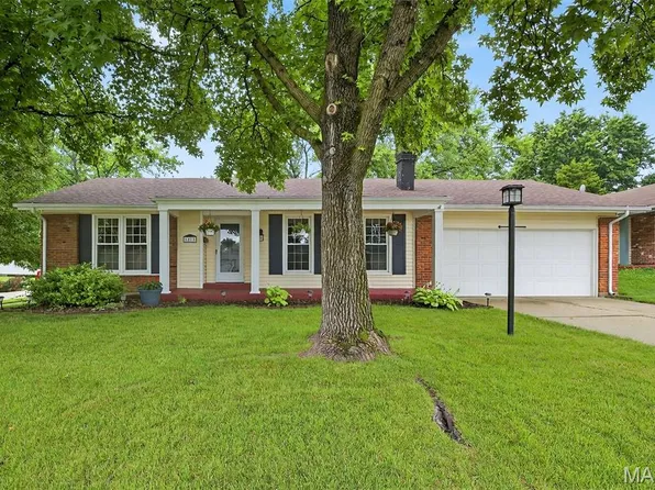 1273 Woodpath Dr, Florissant, MO 63031