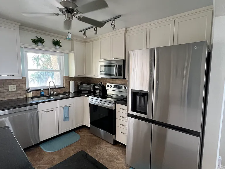 4775 Cove Cir #201 — Photo 4