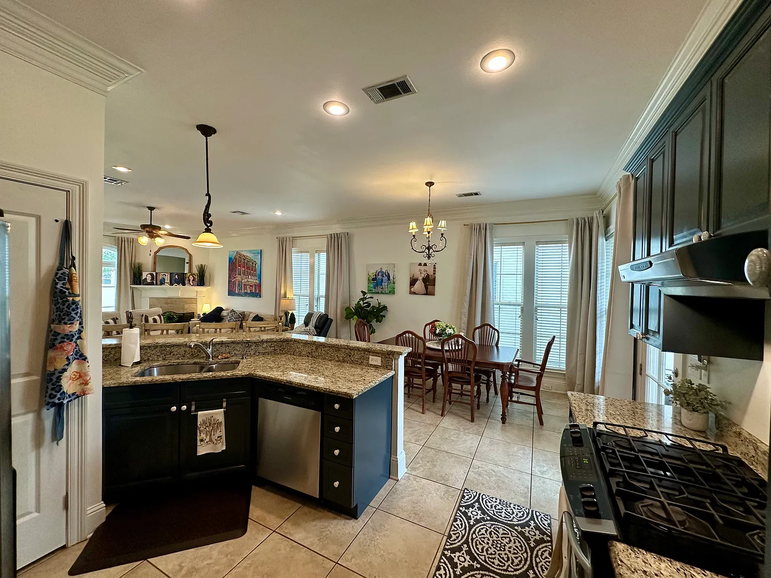 3 bed, 2.5 bath, 1750 sqft, $2,500 — Photo 4