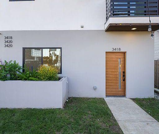Front door with gated yard and balcony with city view