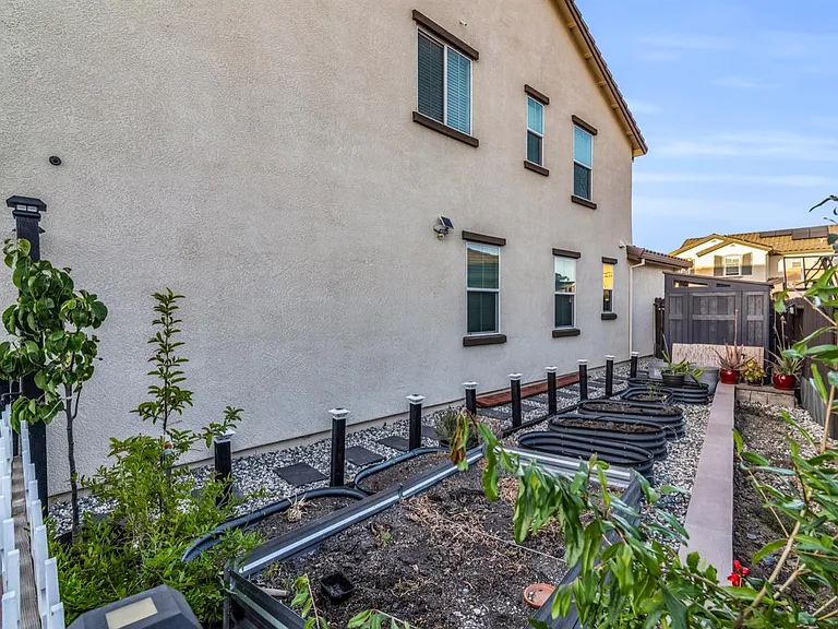 4583 Butterfly Ridge Dr — Photo 38