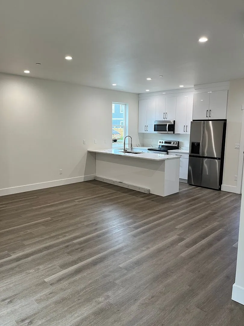 Brand New 3 bedroom, 2.5 Bath Townhomes — Photo 3