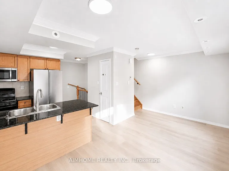 29 Frances Loring Ln #6 — Photo 8