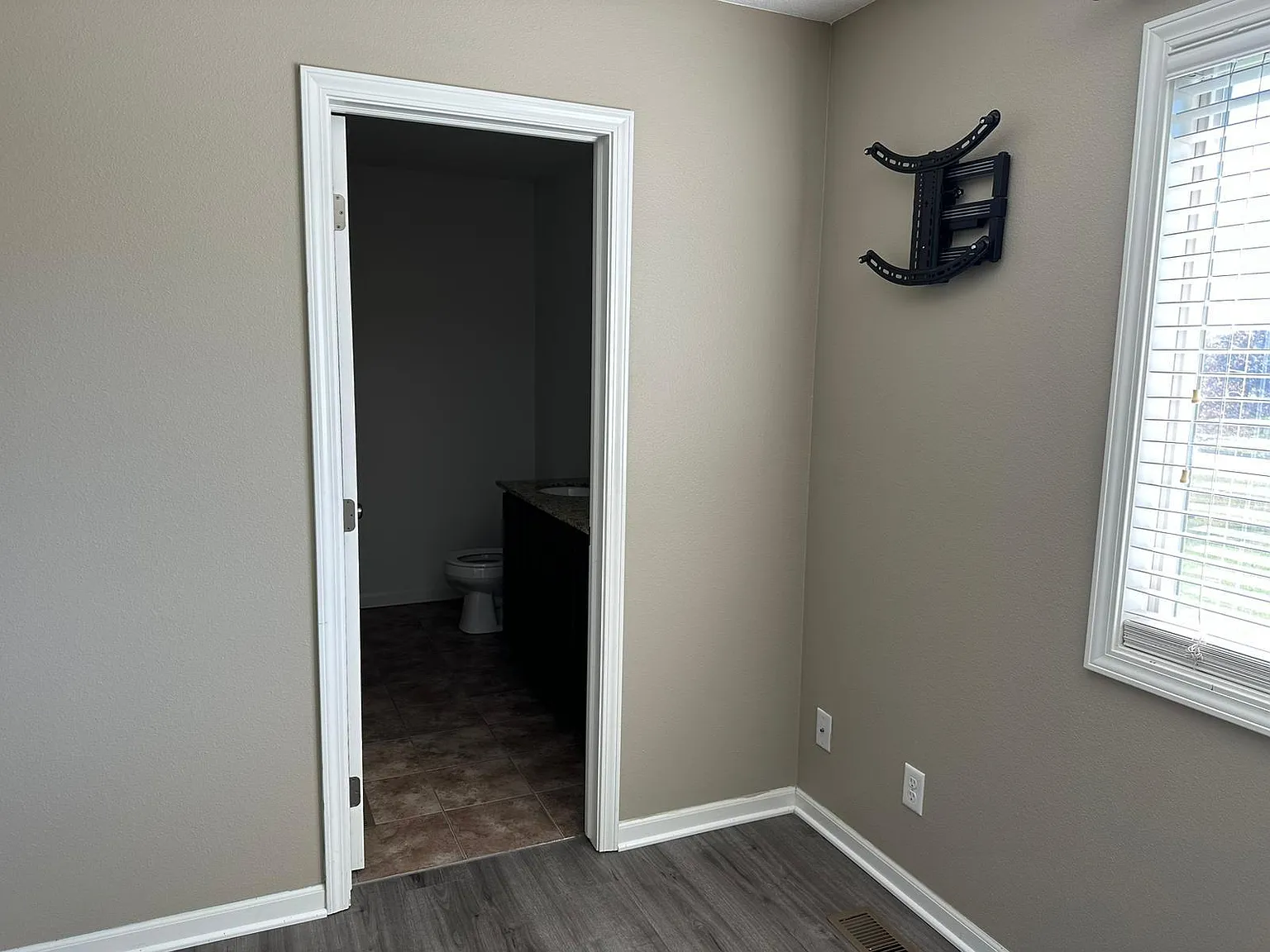 9060 Canyon St — Photo 2