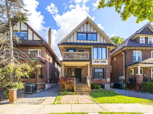 605 Huron St #A, Toronto, ON M5R 2R8
