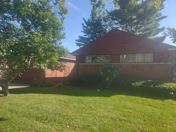 818 W Dresser Dr, Mount Prospect, IL 60056
