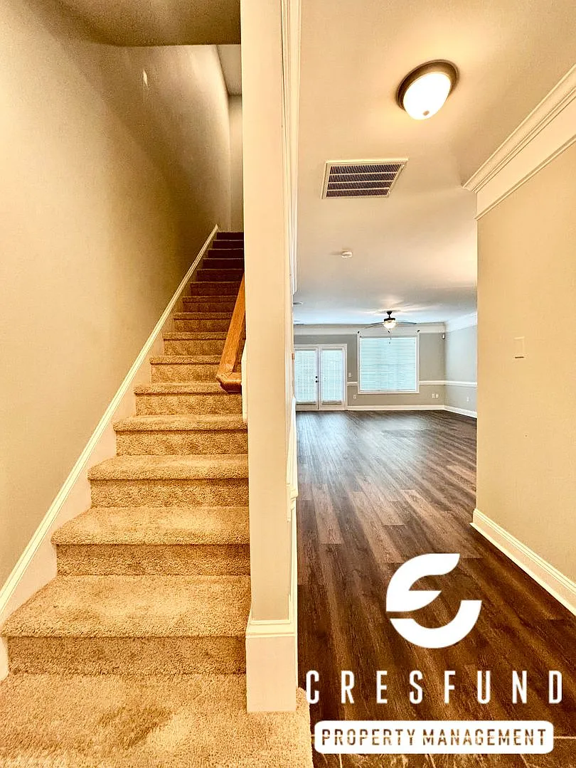 Available For Move In Today! Spectacular 3br 3.5 Bath Townhouse! — Photo 3
