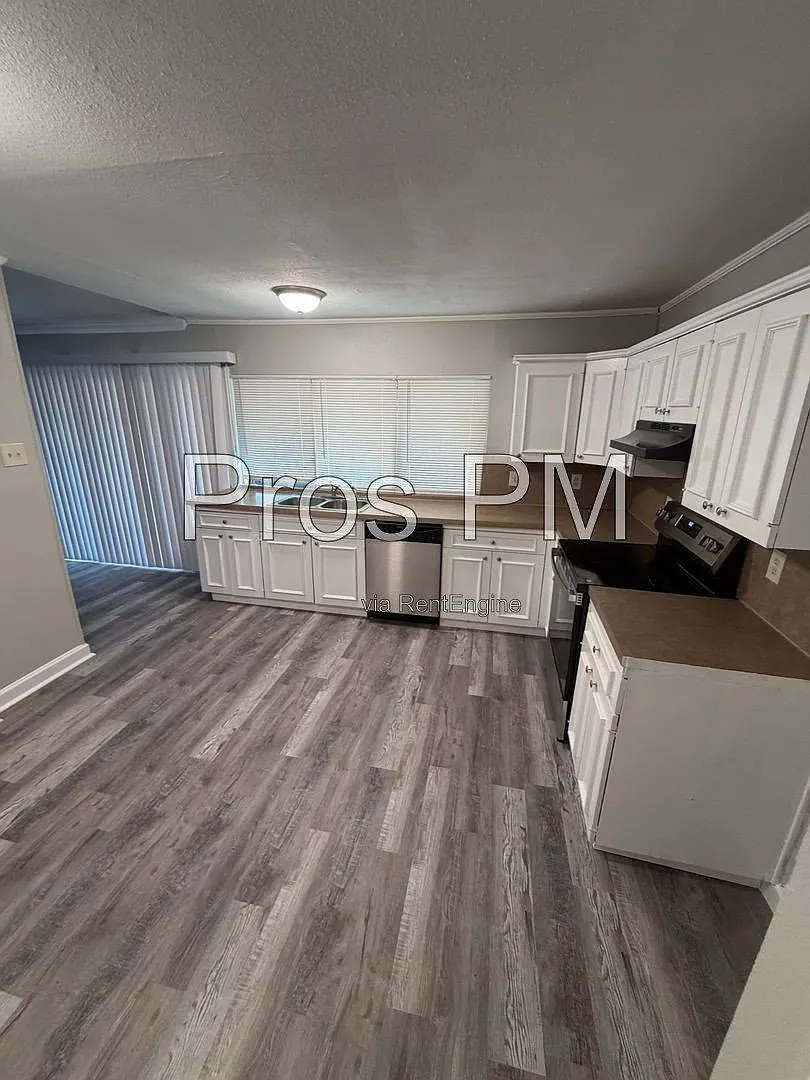 3 bed, 2.0 bath, 1446 sqft, $2,299 — Photo 1