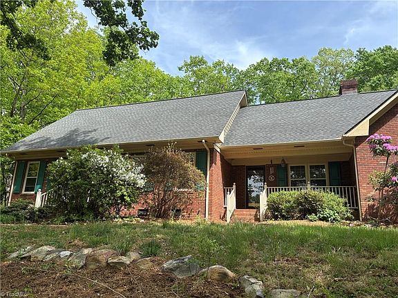 3rd image of 421 Inwood Rd