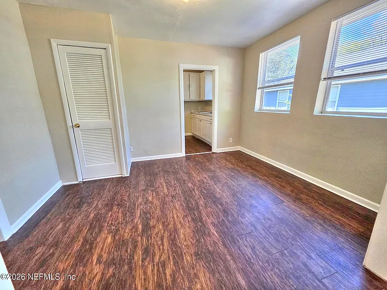 916 W 25th St — Photo 12