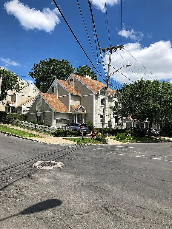 705 Hawley Ave photo 1
