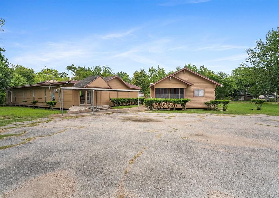 1st image of 451 Victoria Dr