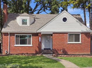 8345 Sorrento St, Detroit, MI 48228