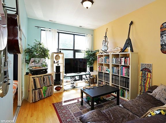2nd image of 850 N Damen Ave APT 3F