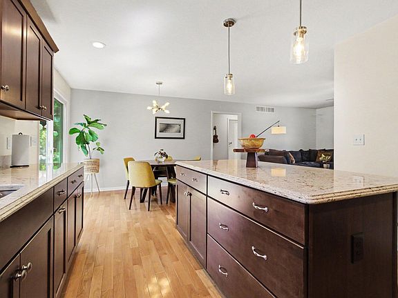 4th image of 4196 Evergreen Rd