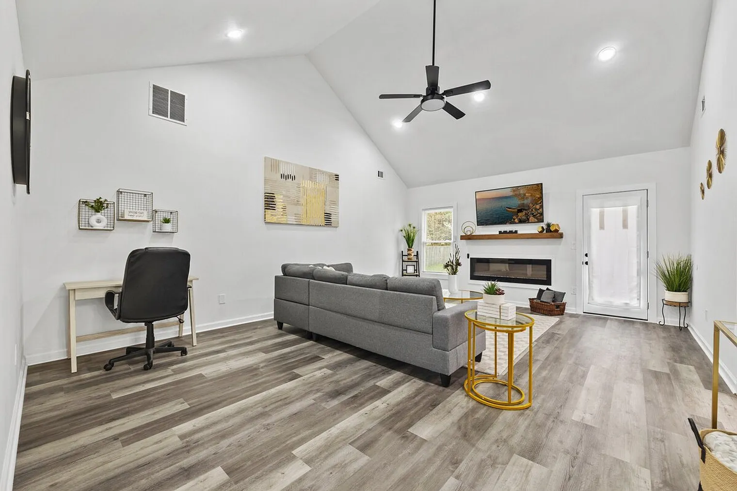 3 bed, 2.0 bath, $6,087 — Photo 2