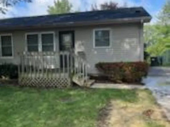 2129/2131 Davis St, Iowa City, IA 52240