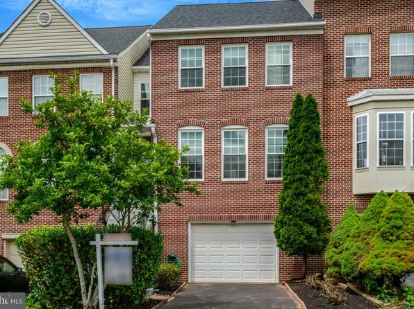 2916 Mainstone Dr, Fairfax, VA 22031