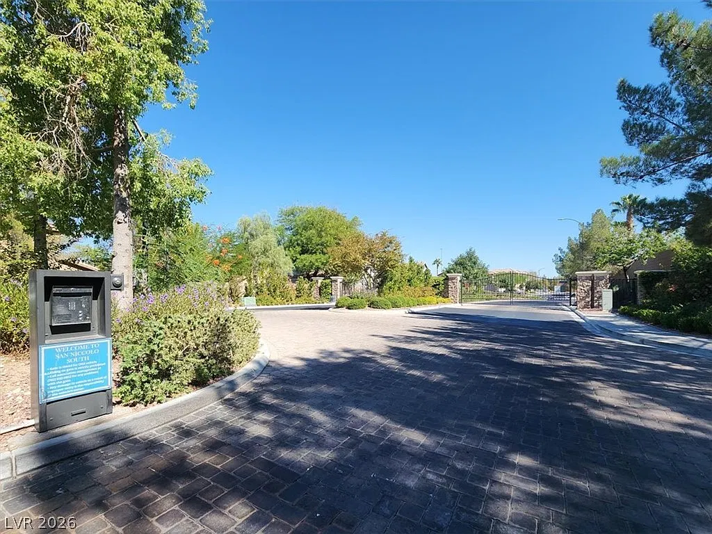 3 bed, 3.0 bath, 2300 sqft, $3,500 — Photo 2