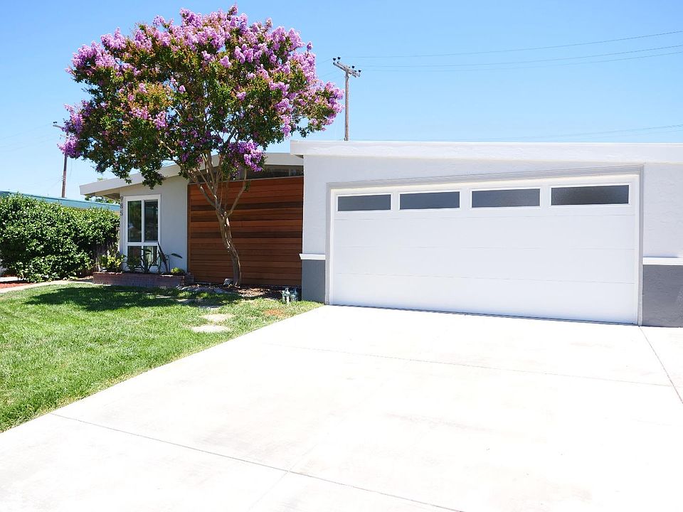 1st image of 985 Las Palmas Dr