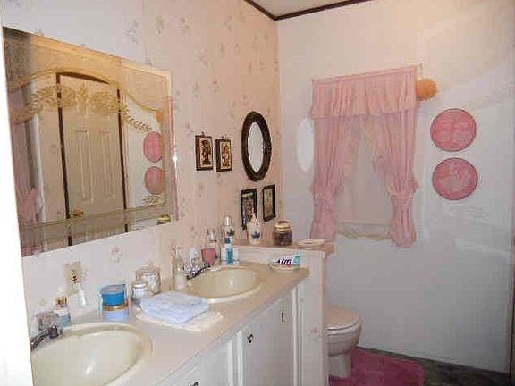 2nd image of 1701 Carriage Way