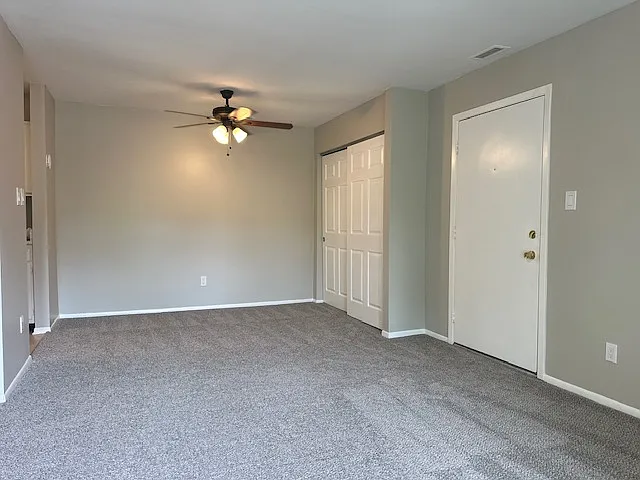 406 Stockton Ct — Photo 3