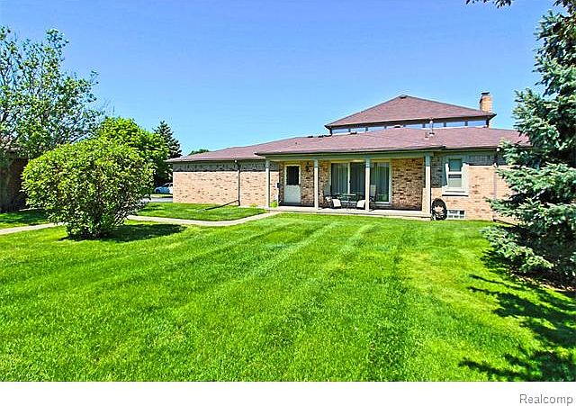 1st image of 49350 Mayflower Ct
