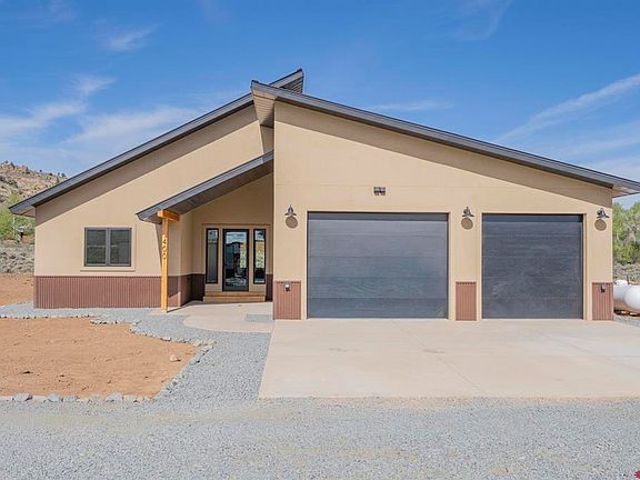2nd image of 400 Columbine Road
