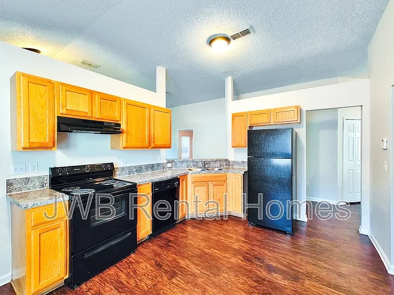 5861 Liska Dr — Photo 2