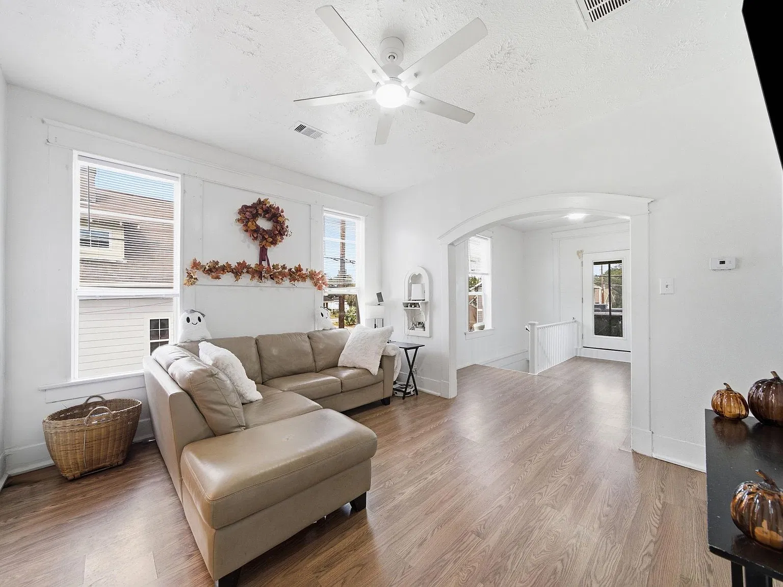 2 bed, 2.0 bath, 1605 sqft, $1,600 — Photo 2