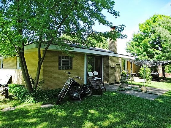 4th image of 401 Blackhawk Dr