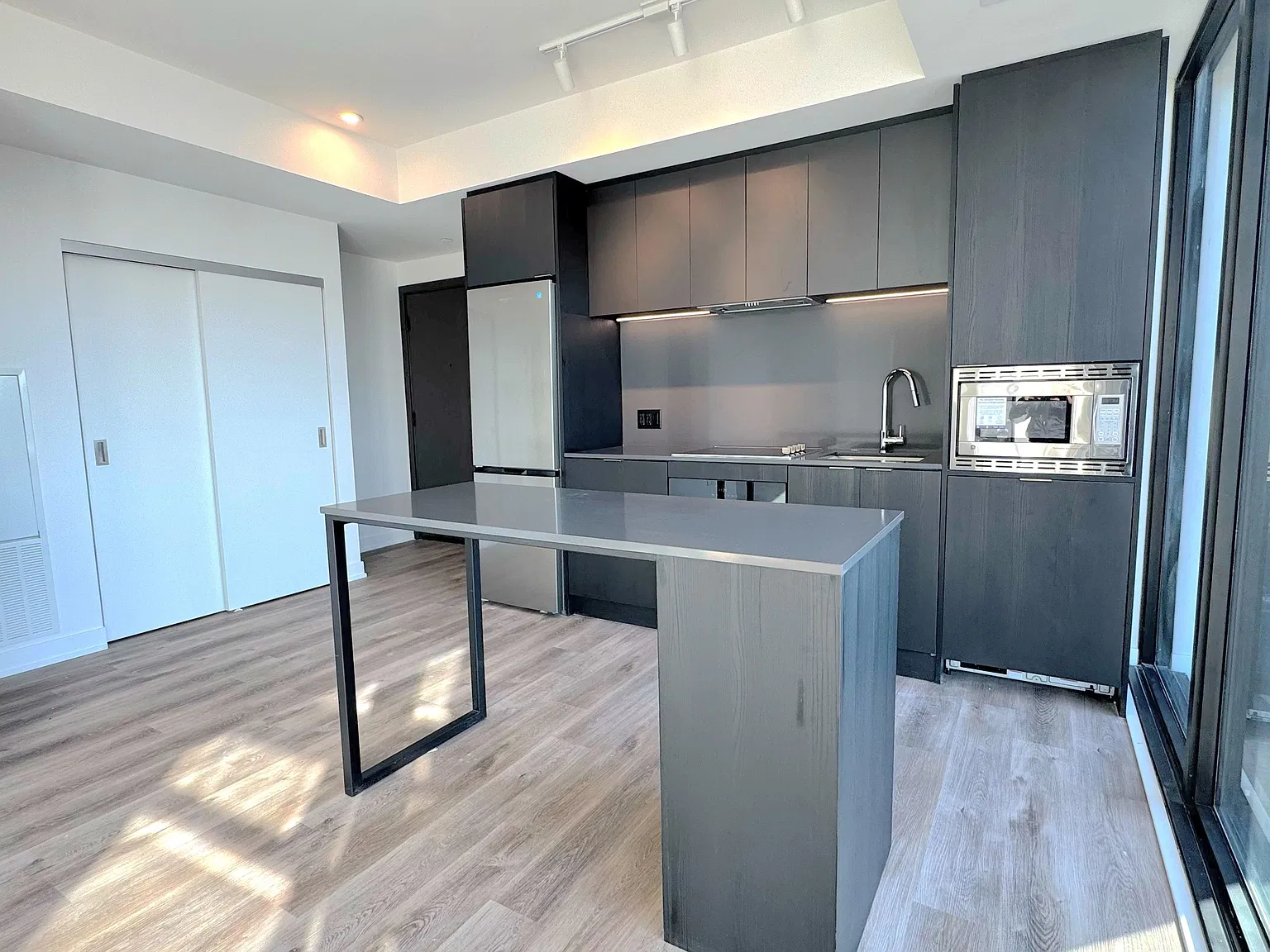 2 bed, $2,380 — Photo 4