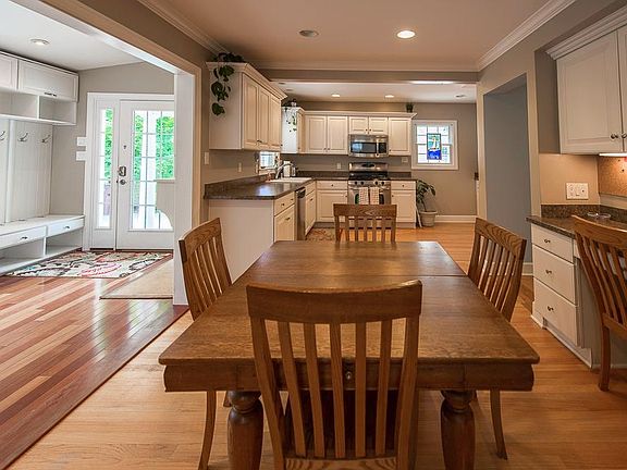 5th image of 1312 Iroquois Pl