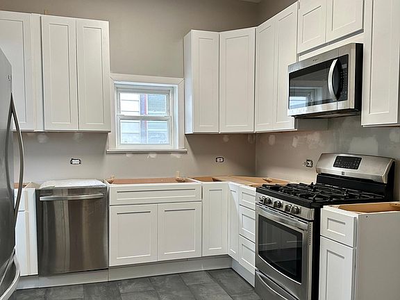 4th image of 2455 N Rockwell St APT 2