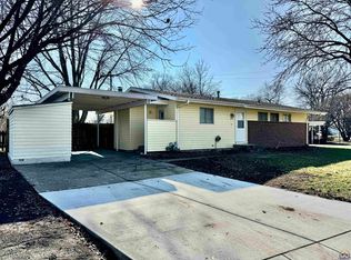 6919 SW Towerview Ln, Topeka, KS 66619